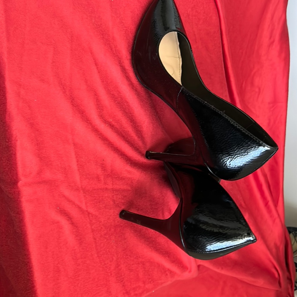 Black Pumps